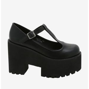 HOT TOPIC - T-Strap Platform Mary Janes - Size 8